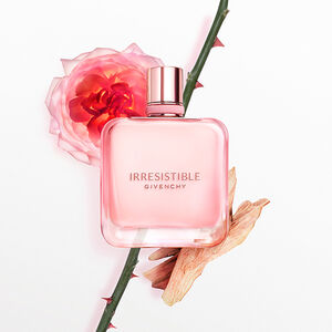View 4 - IRRESISTIBLE - The delicate contrast between the note of a velvety rose and warm patchouli. GIVENCHY - 80 ML - P036772